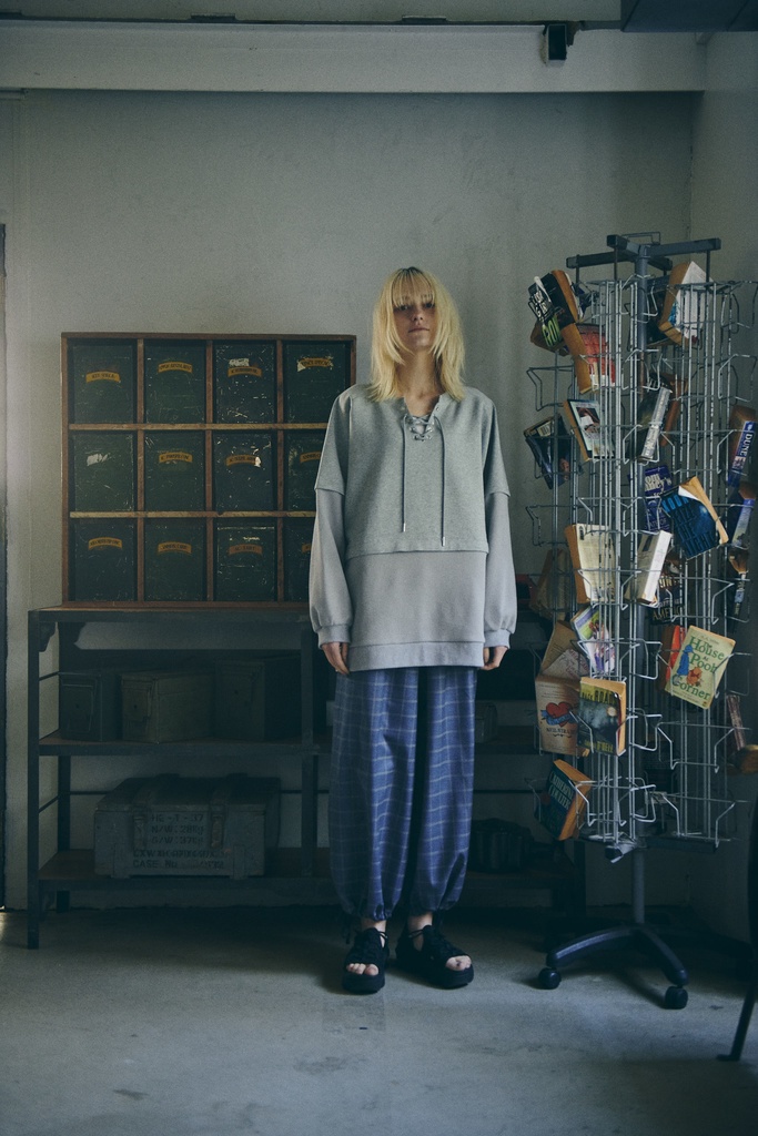 Laceup Pullover(レースアッププルオーバー)