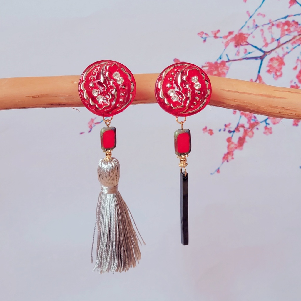 イザナと鶴蝶のイメージピアス