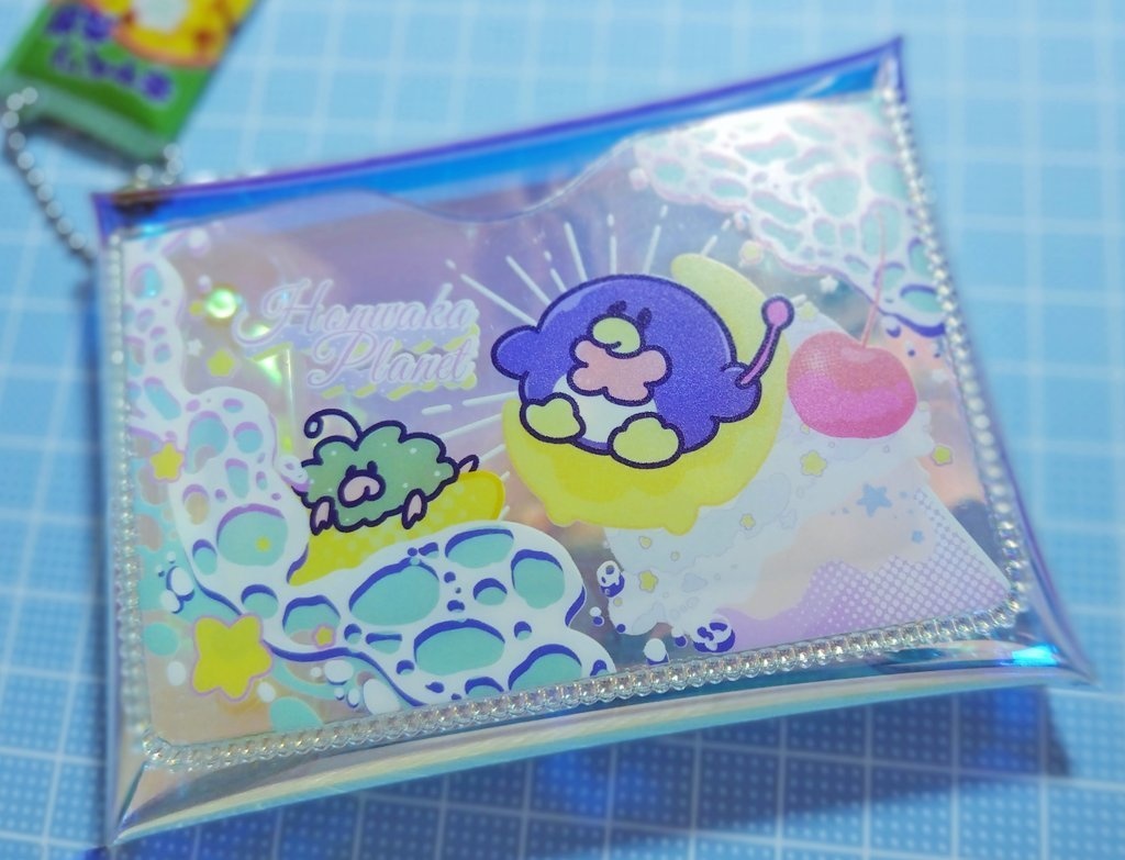 ほんわかポップなオーロラミニポーチ🐳