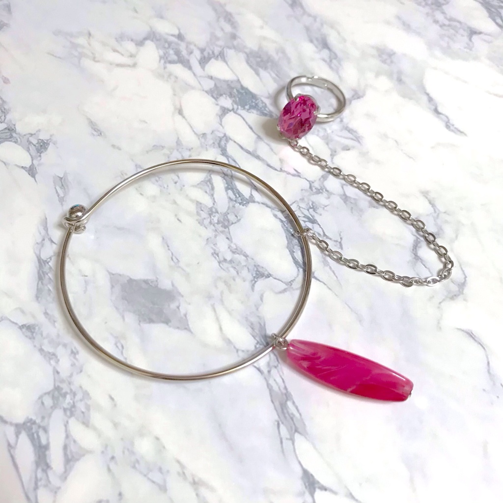 アン・フォークナー 着用イメージアクセサリー