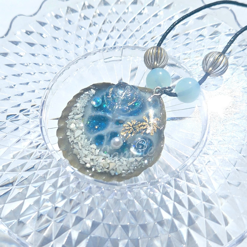 【ハンドメイド】海塗りレジン×貝殻ペンダント