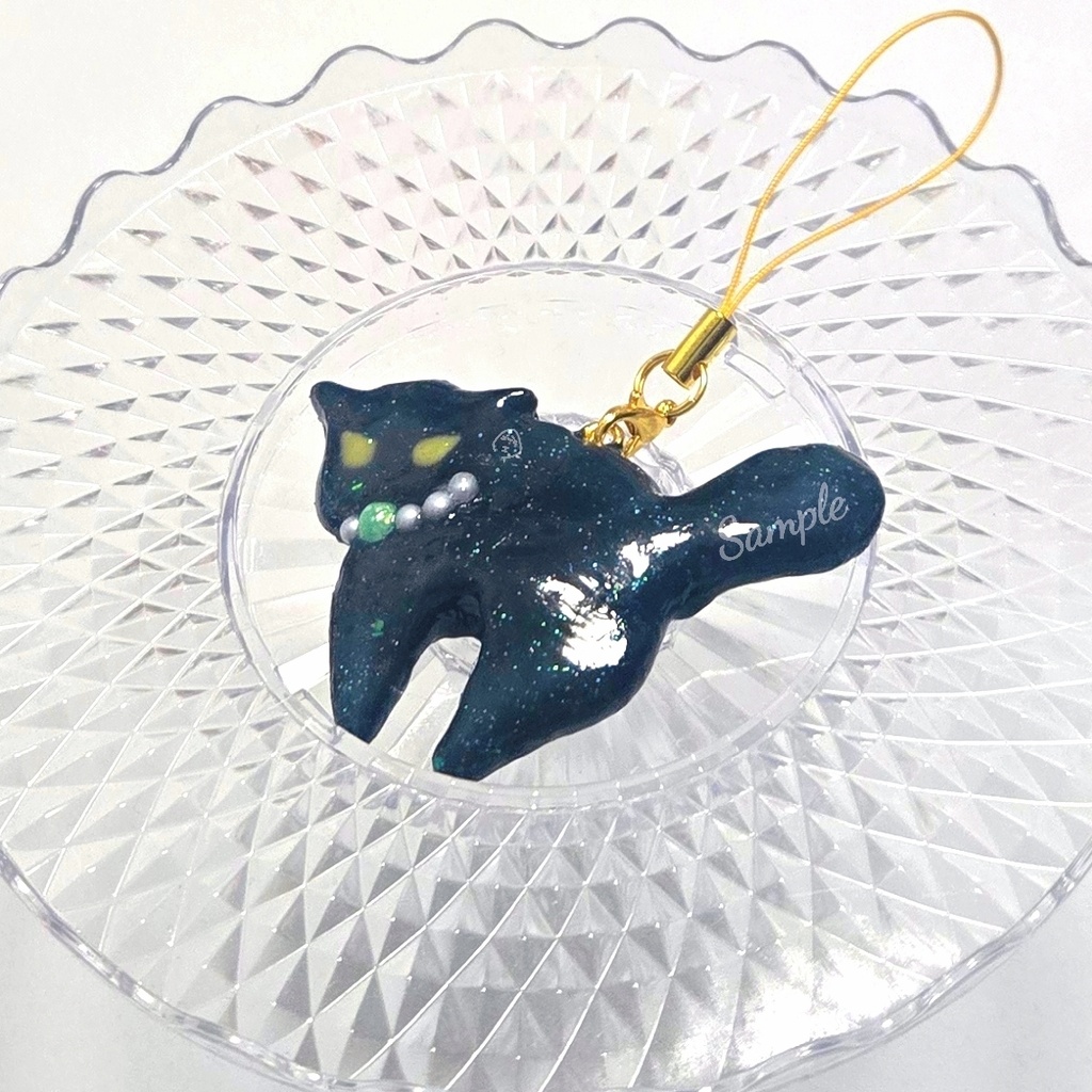 【ハンドメイド】黒猫　やんのかポーズストラップ