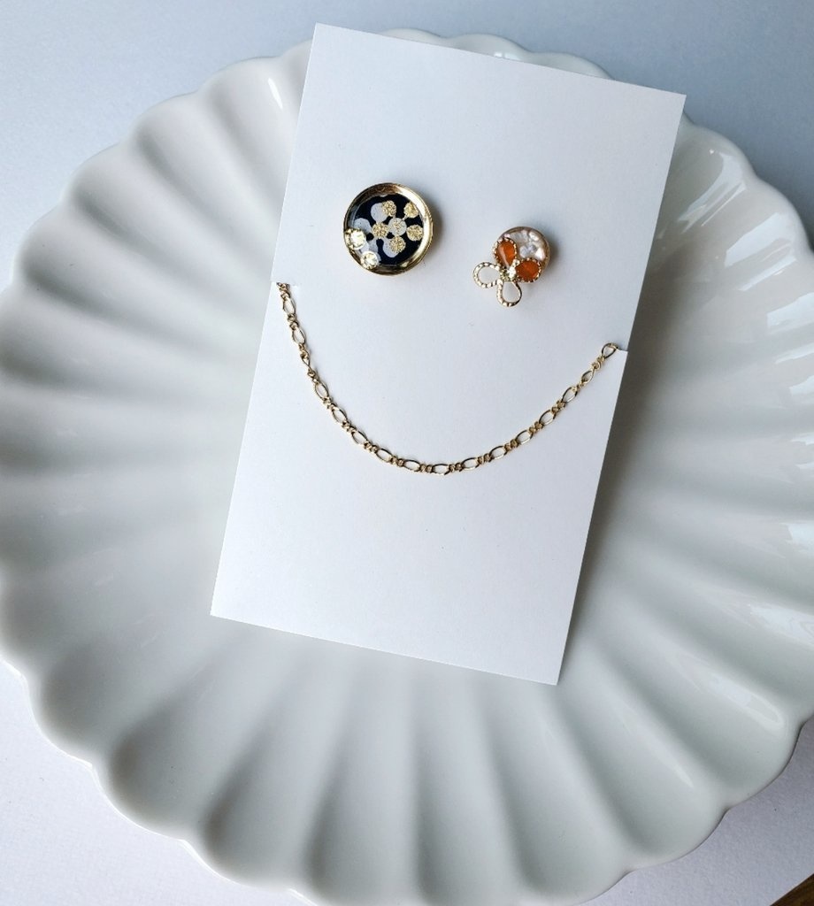 五虎退の襟ブローチ