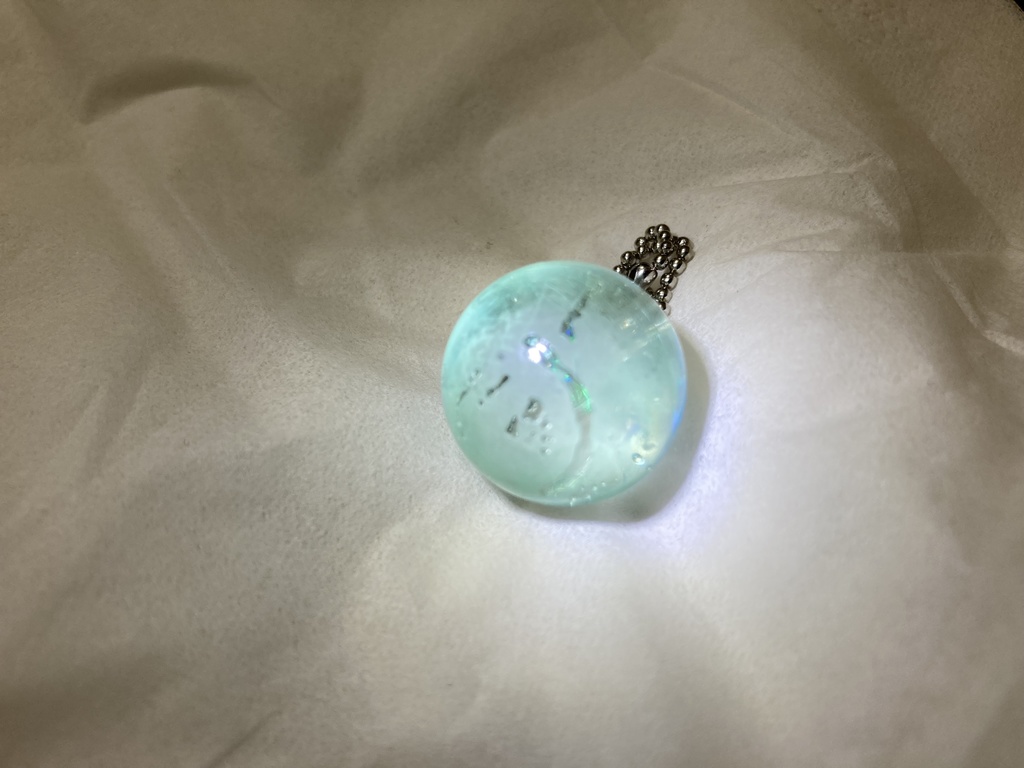 翡翠レジンストラップ