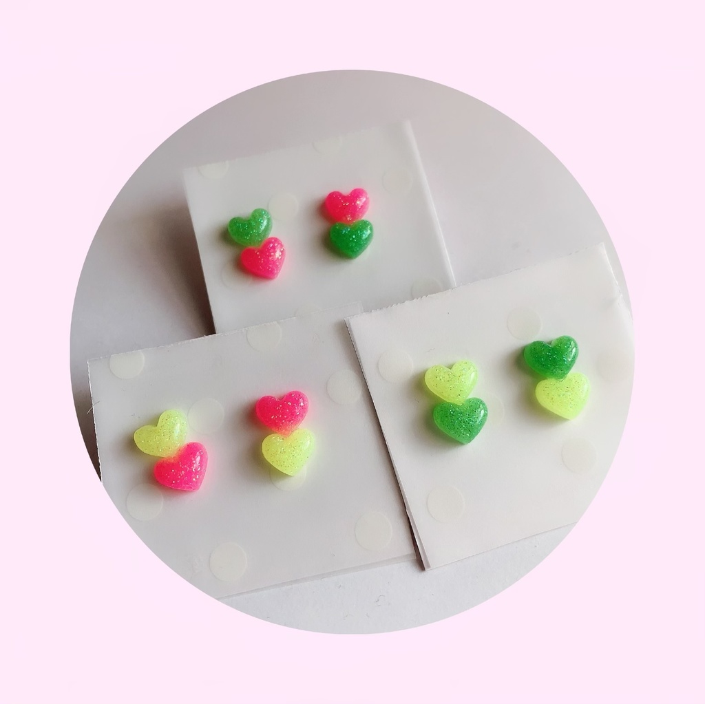 蛍光ハートピアス