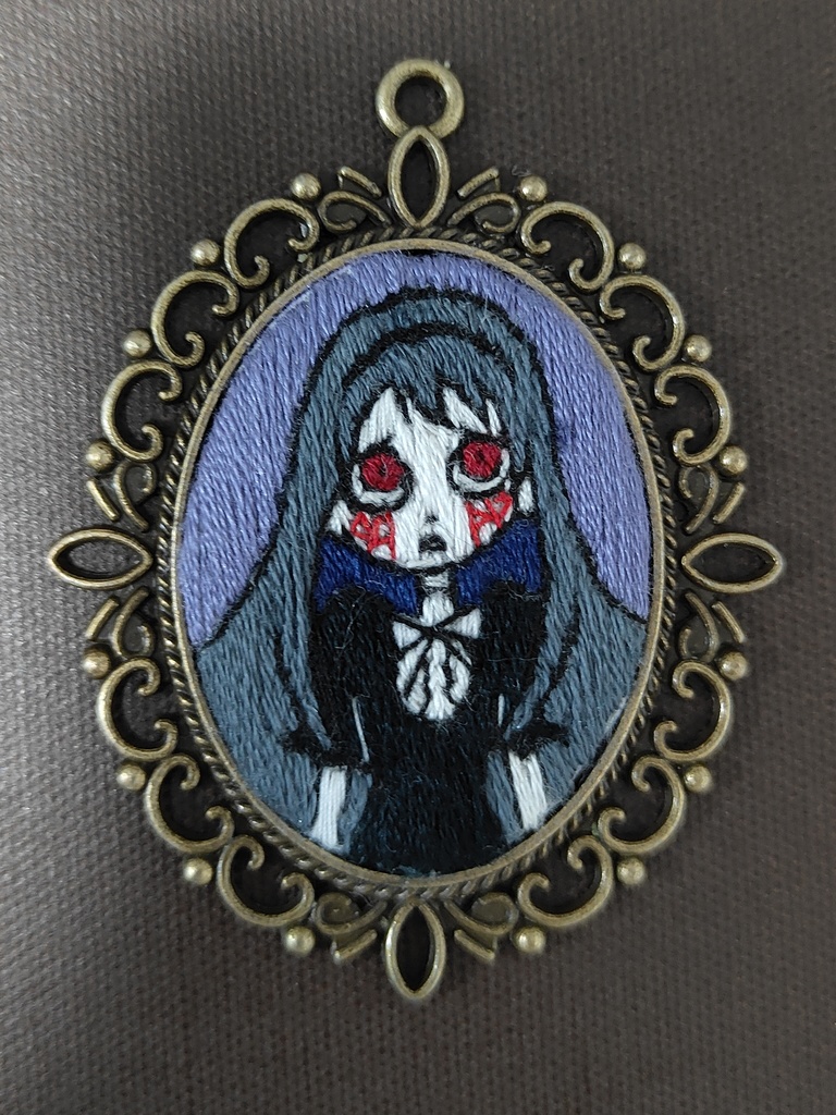 まどかマギカ　暁美ほむら　ハンドメイド　刺繍ブローチ
