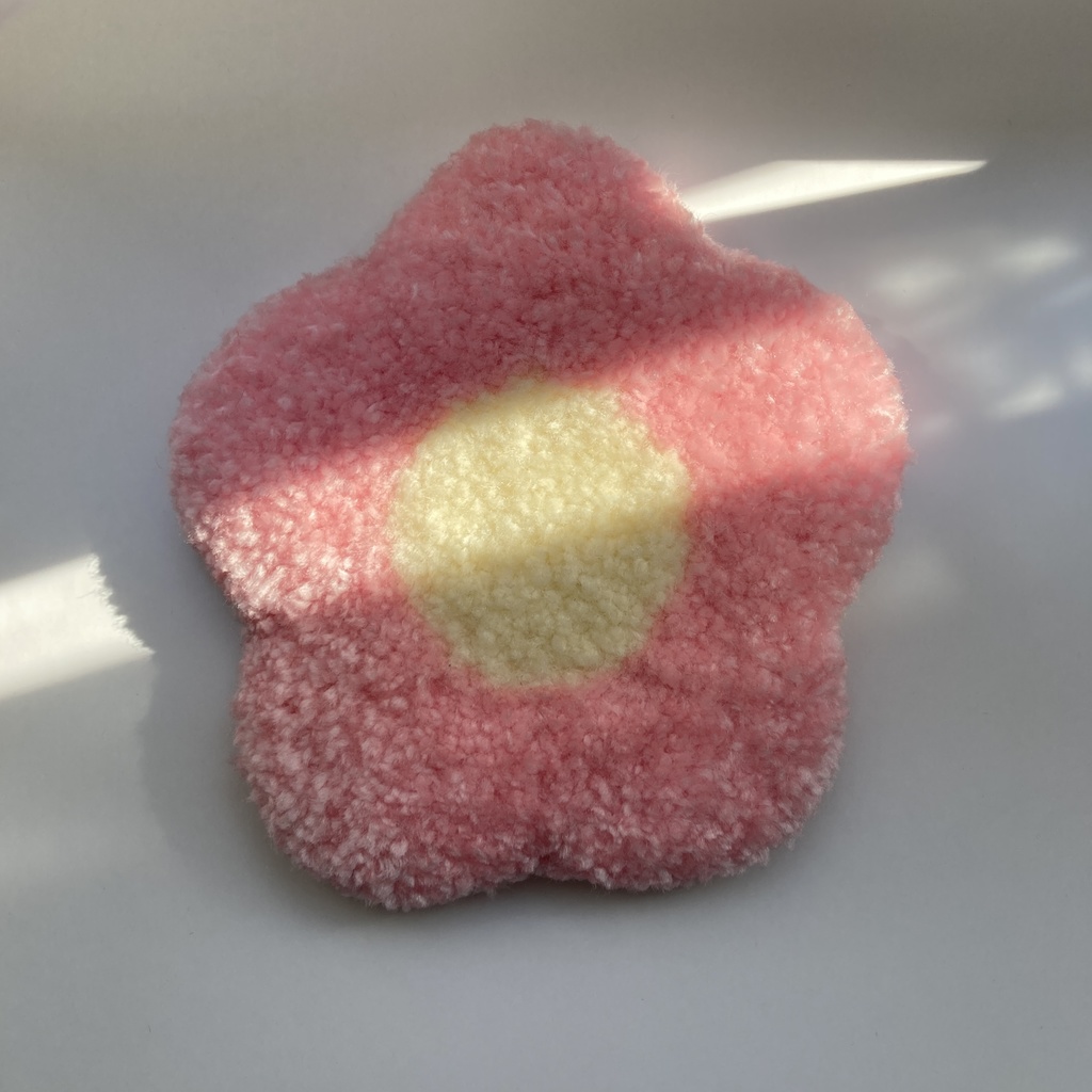 お花のラグ ループカット【ぬいぐるみ、ドール、小物置き】