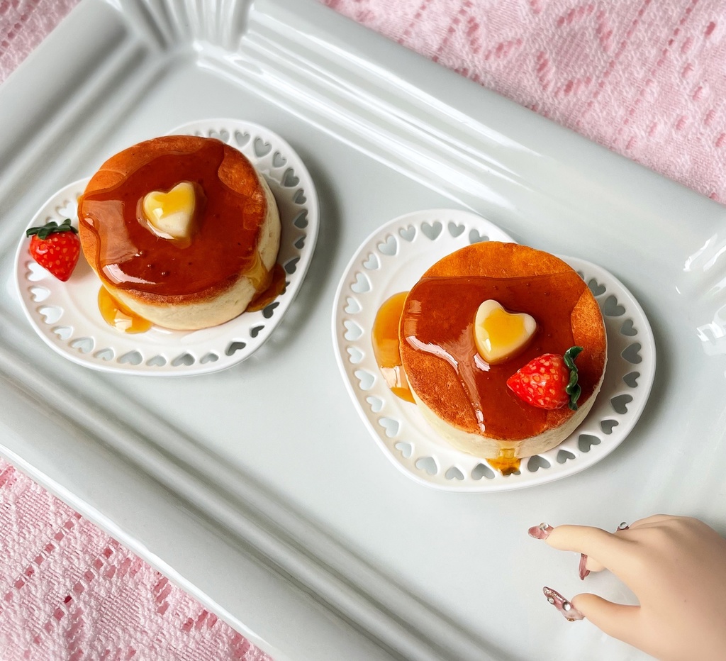 フェイクフード　パンケーキ　いちご付き
