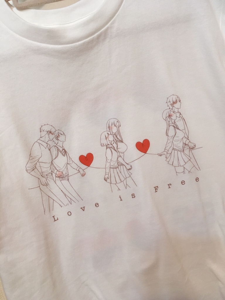 Love is Free Tシャツ