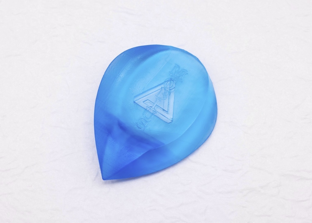 Möbius Pick Wide（Sapphire Blue）