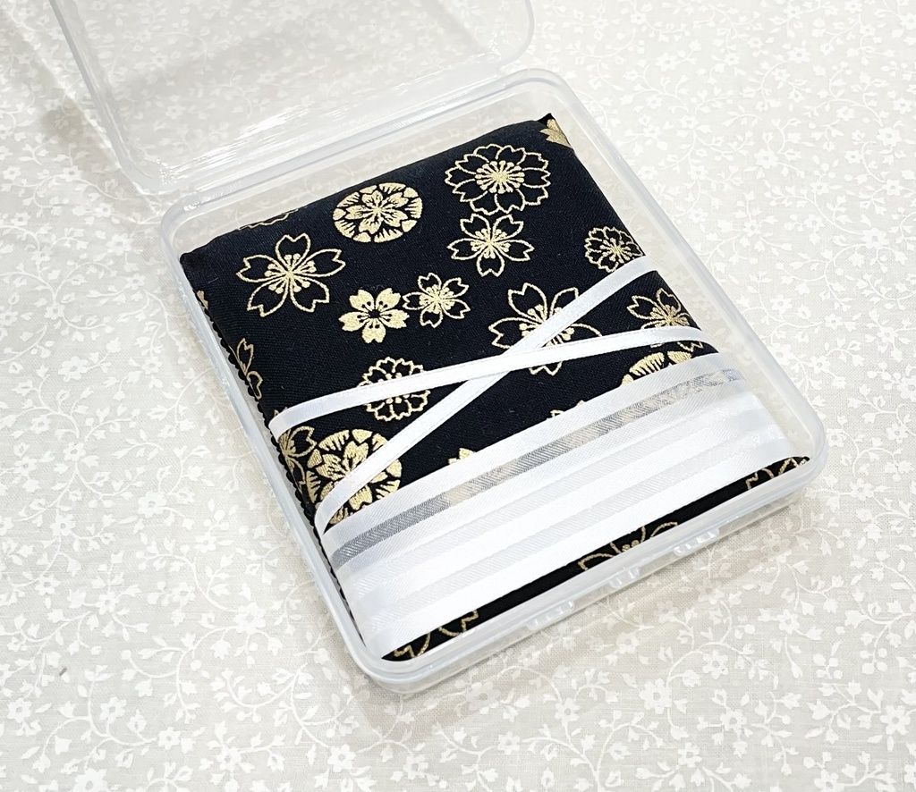 持ち運べるケース付き和柄アクスタ入れ
