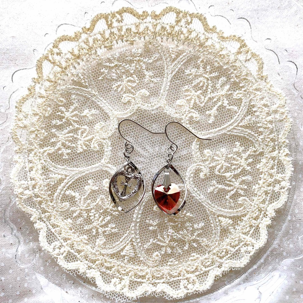 ロナルド&ドラルクイメージ・クロス&ハートピアス（シルバー）