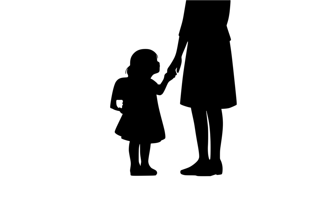 女児__母の手_ロゴ