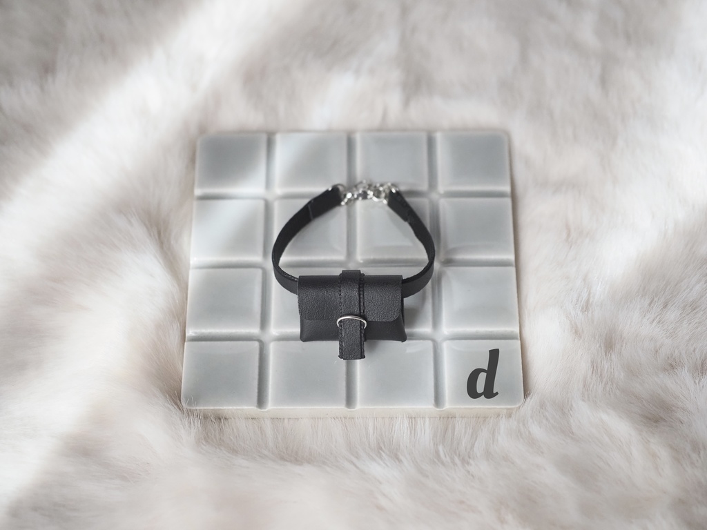 leather bodybag -straight-