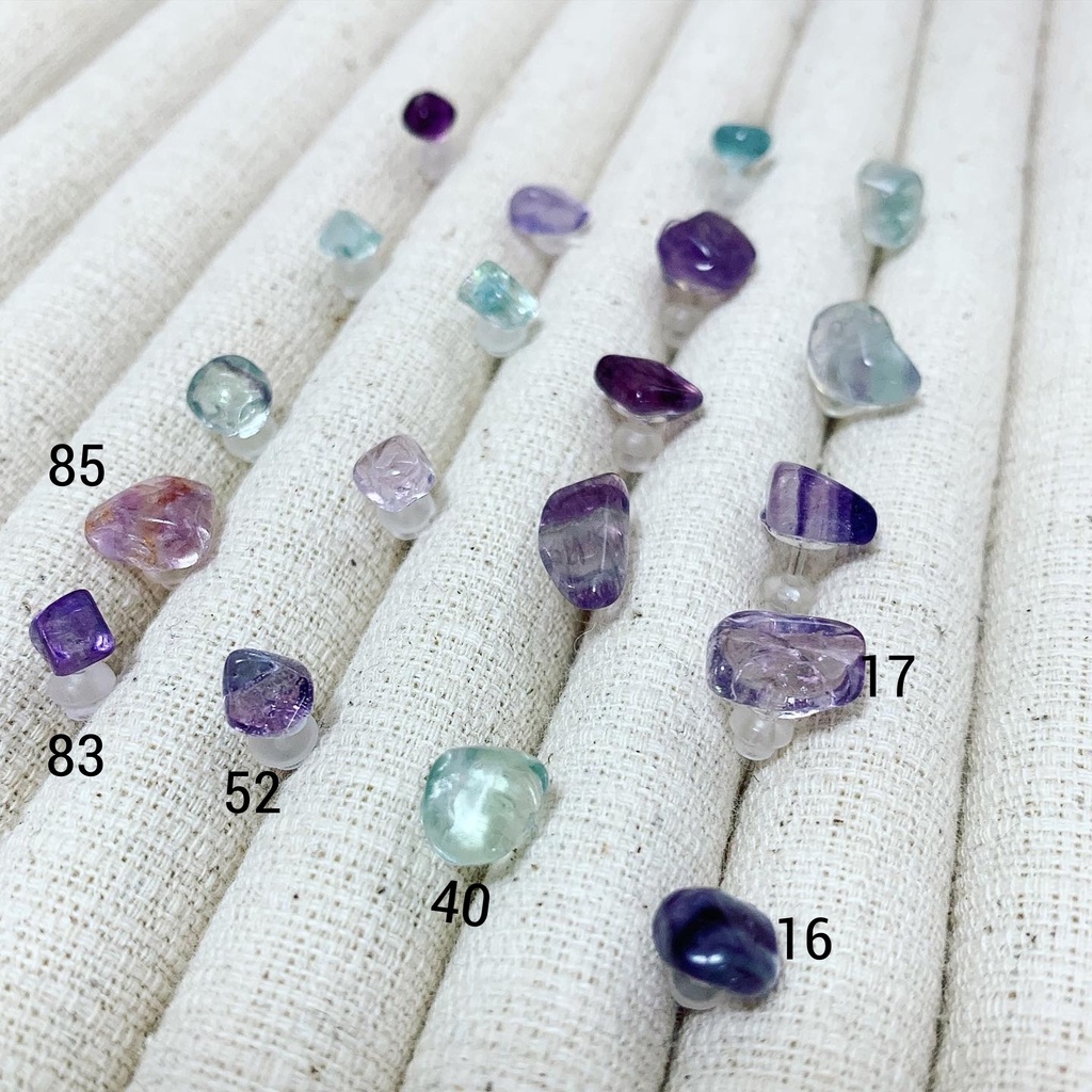 天然石⭐︎フローライト⭐︎樹脂ピアス⭐︎片耳ピアス⭐︎カードリーディング⭐︎1/2