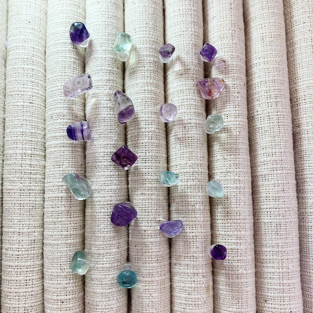 天然石⭐︎フローライト⭐︎樹脂ピアス⭐︎片耳ピアス⭐︎カードリーディング⭐︎1/2