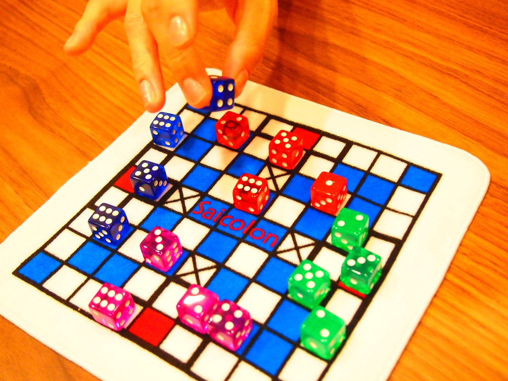 進化するボードゲーム「サイコロン」