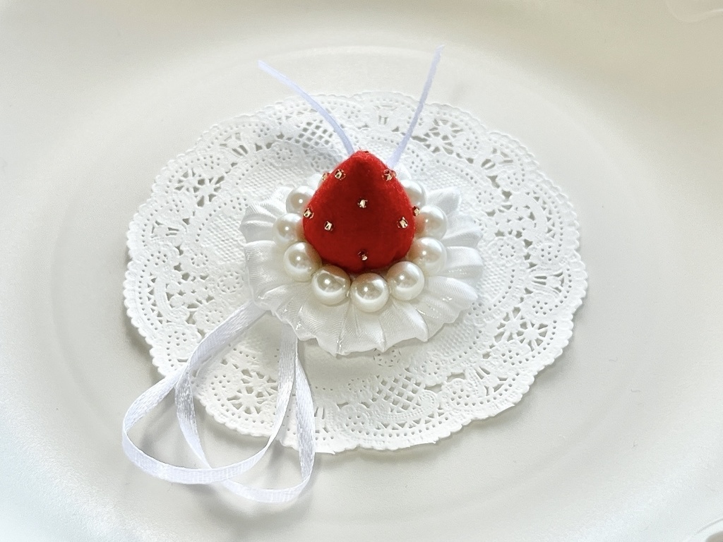 パールクリームのヘッドドレス【いちご】