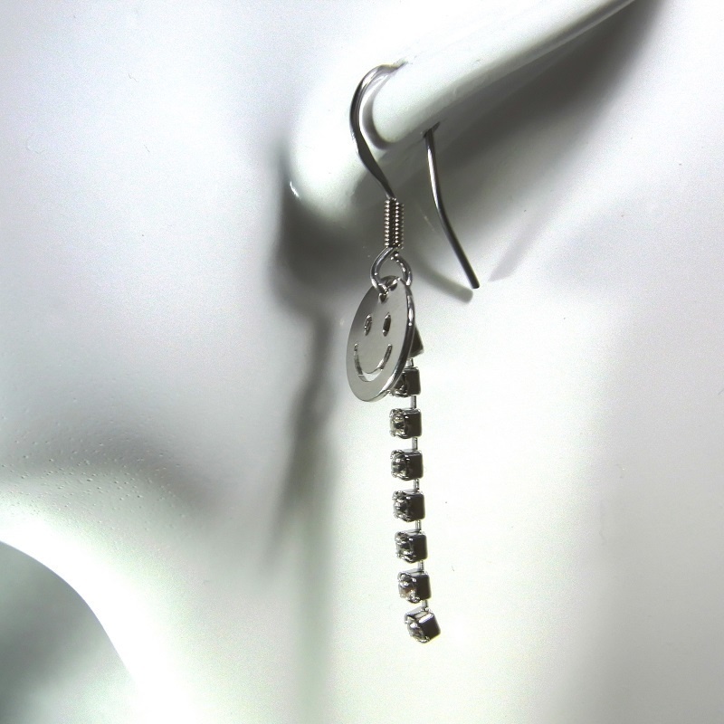 ステンレス製フックピアス◆スマイルマーク&プレシオサ社製シャンデリア◆lalalady-213