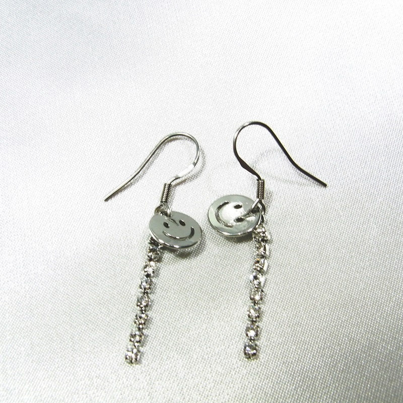 ステンレス製フックピアス◆スマイルマーク&プレシオサ社製シャンデリア◆lalalady-213