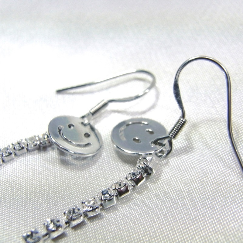 ステンレス製フックピアス◆スマイルマーク&プレシオサ社製シャンデリア◆lalalady-213