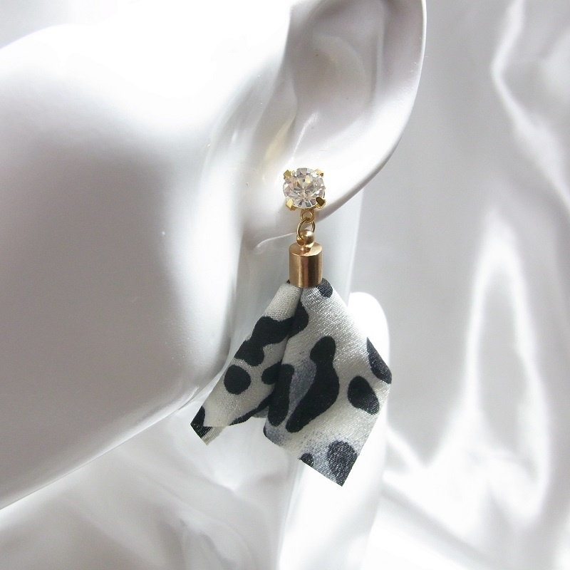 スタッドピアス 7mmA級ガラス&ヒョウ柄タッセル 2カラー ANGEL FACTORY lalalady-227