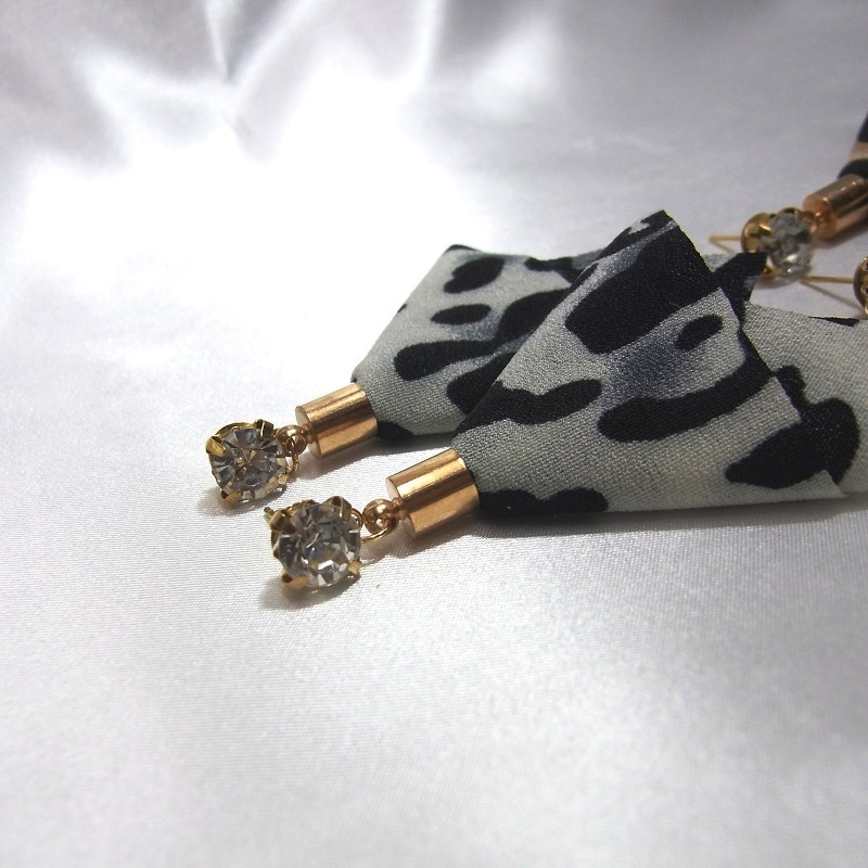 スタッドピアス 7mmA級ガラス&ヒョウ柄タッセル 2カラー ANGEL FACTORY lalalady-227