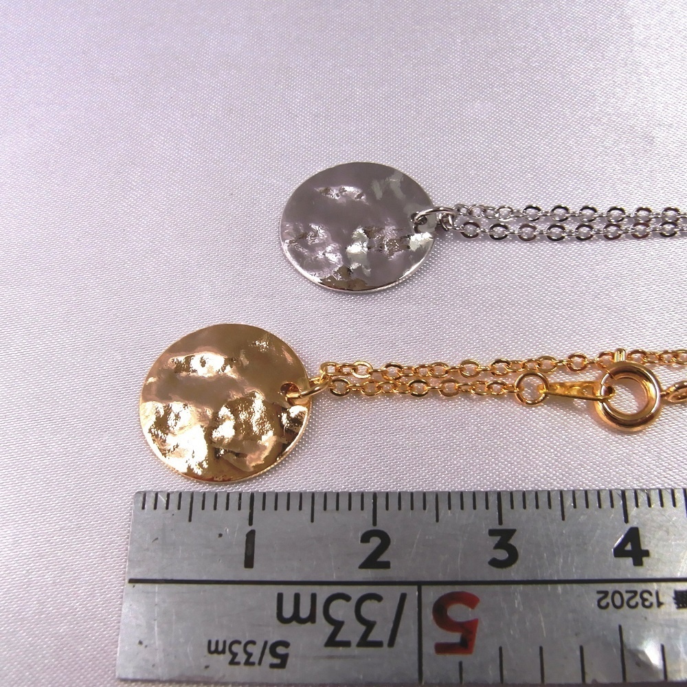 ネックレス ウェーブが煌めく丸型プレートチャーム ANGEL FACTORY lalalady-242