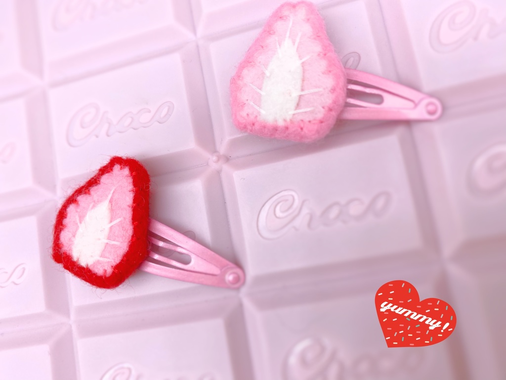 手縫い苺のパッチンピン