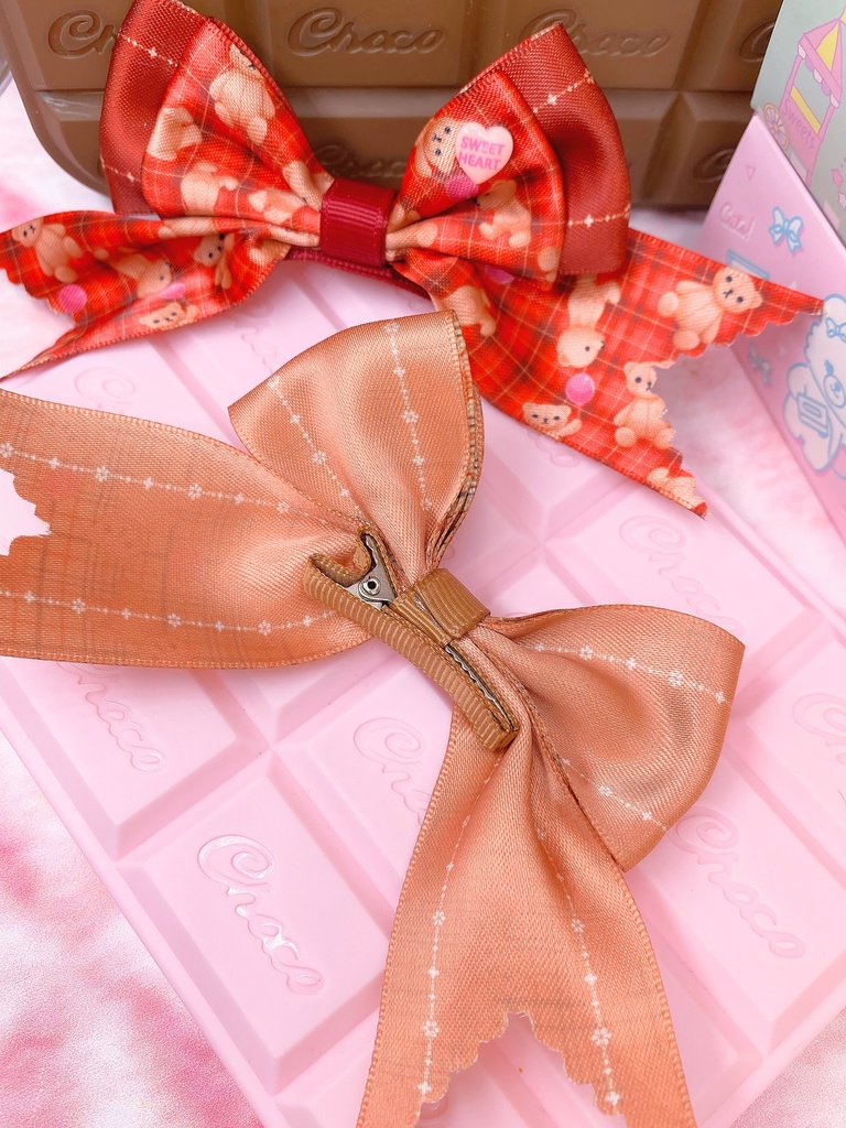 くま柄リボンのヘアクリップ