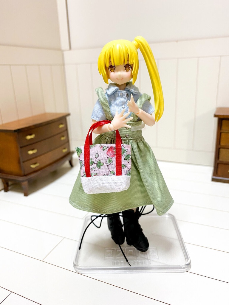 手縫いのミニチュアバッグ