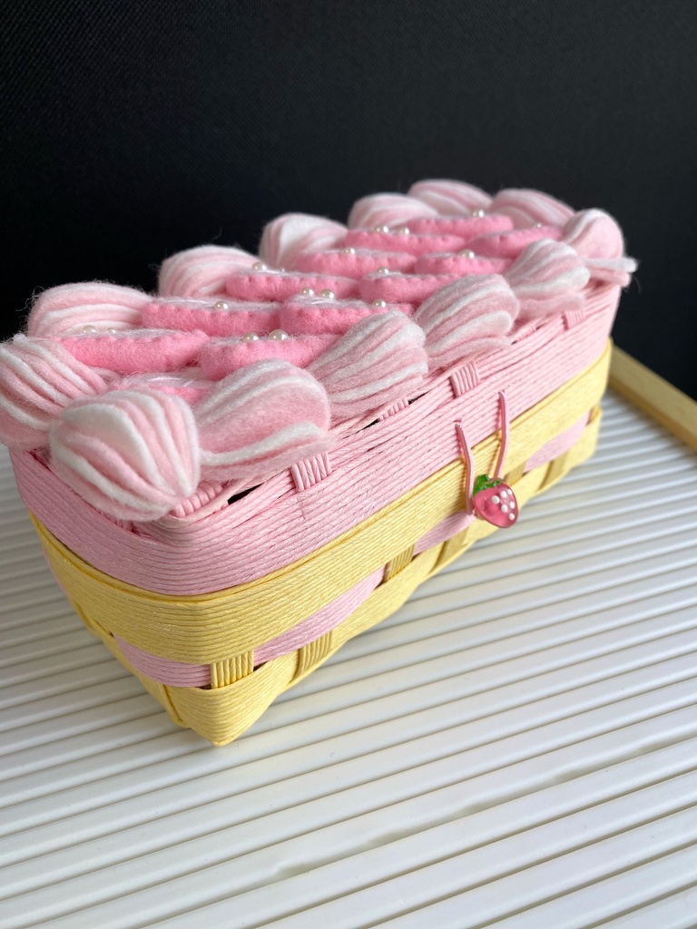 訳あり ケーキのドールケース🍓いちごクリーム