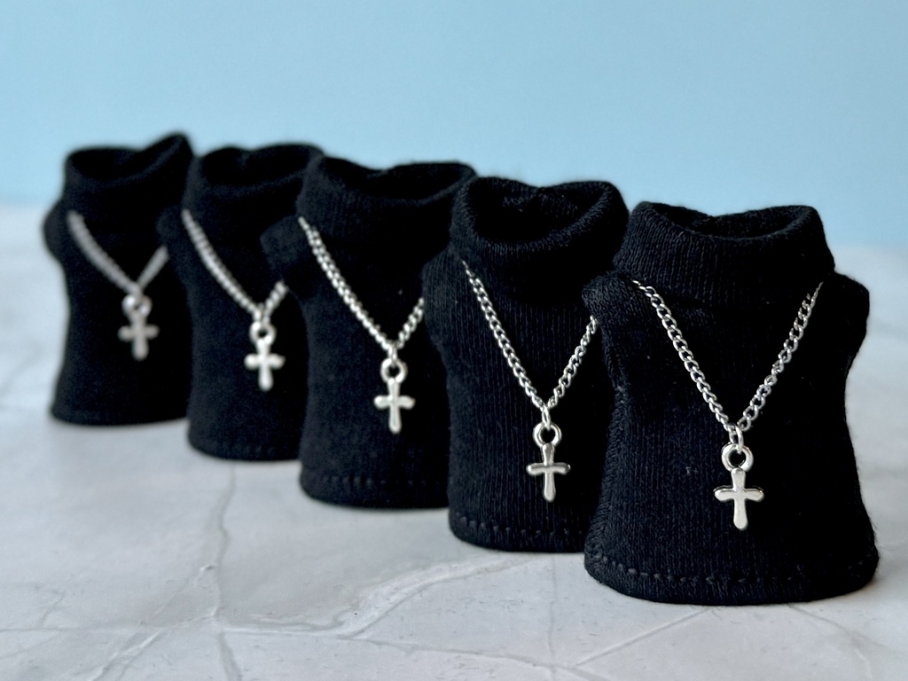 クロスネックレス付きタートルインナー