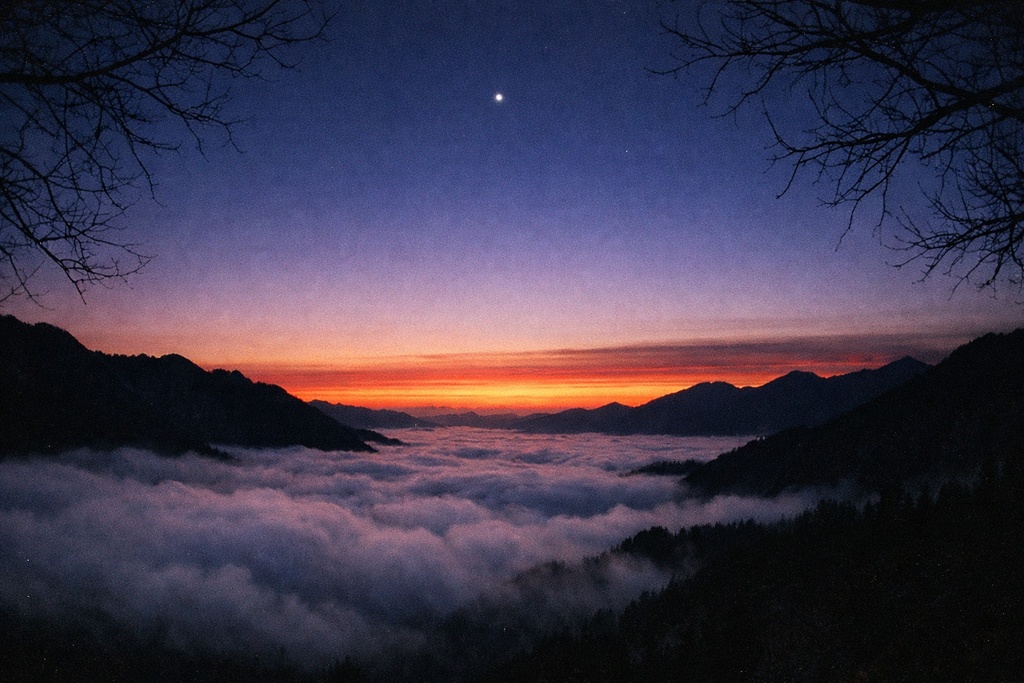 山岳・雲海の背景イラスト素材集 Vol.1|1536×1024|Web・TRPG・動画向け(5枚)