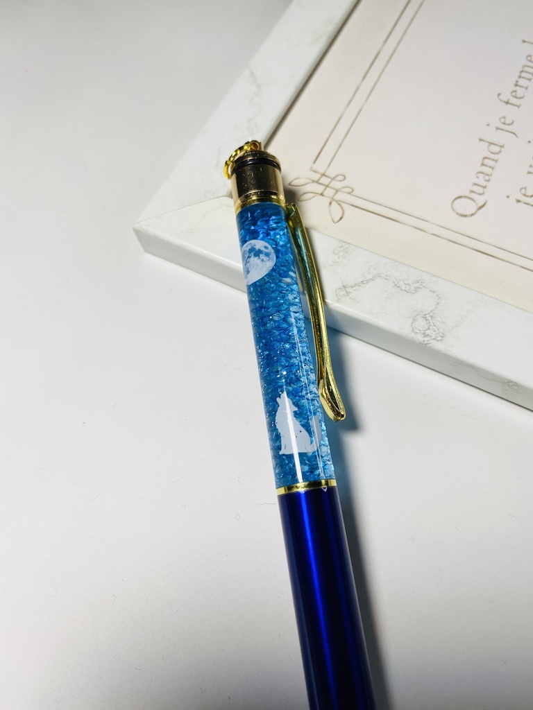 月と狼の光るハーバリウムボールペン