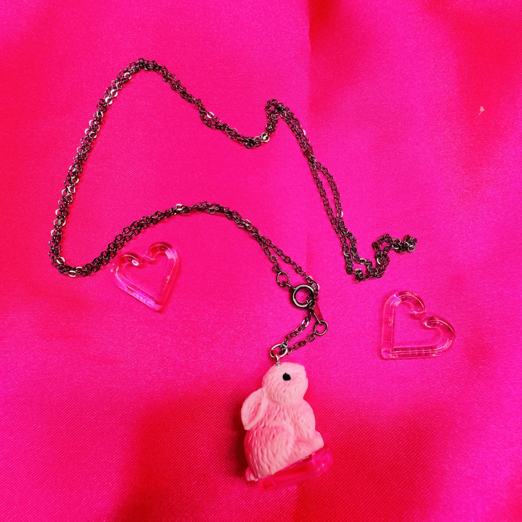 【ネックレス】ハートにお座りライド!【うすピンクのうさぎ🐇💕】