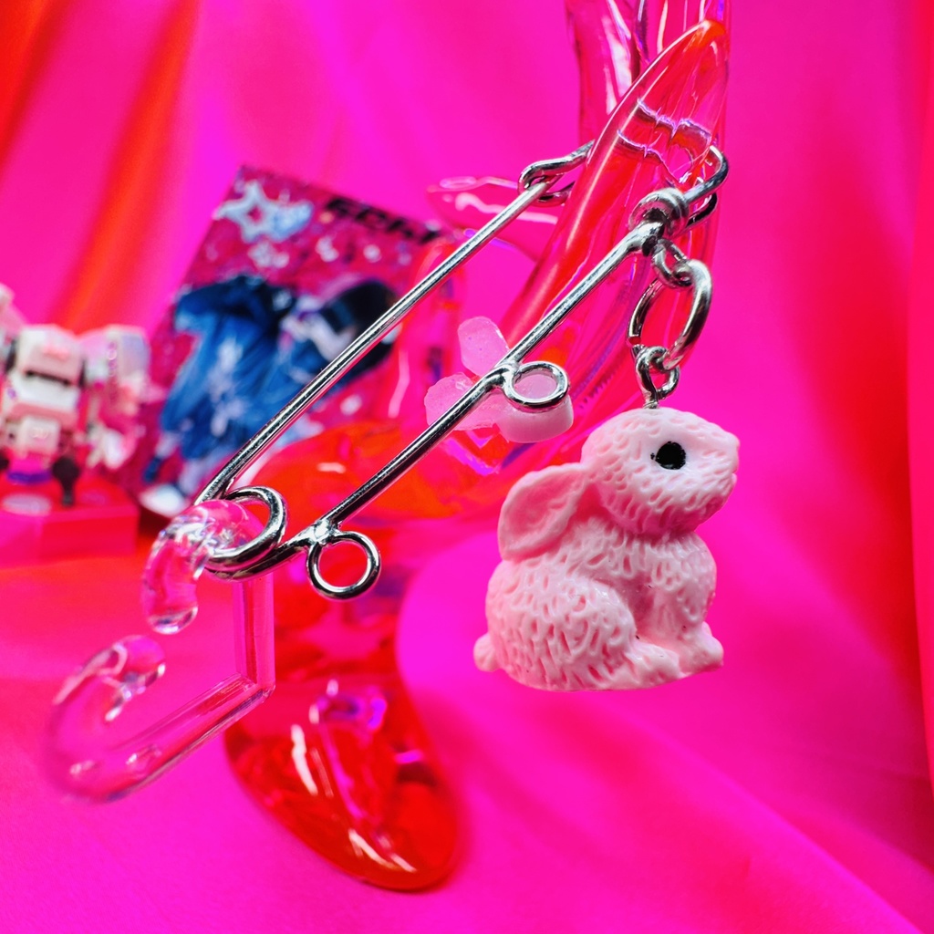 【安全ピン】お座りうさぎ!【うすピンクのうさぎ🐇💕】