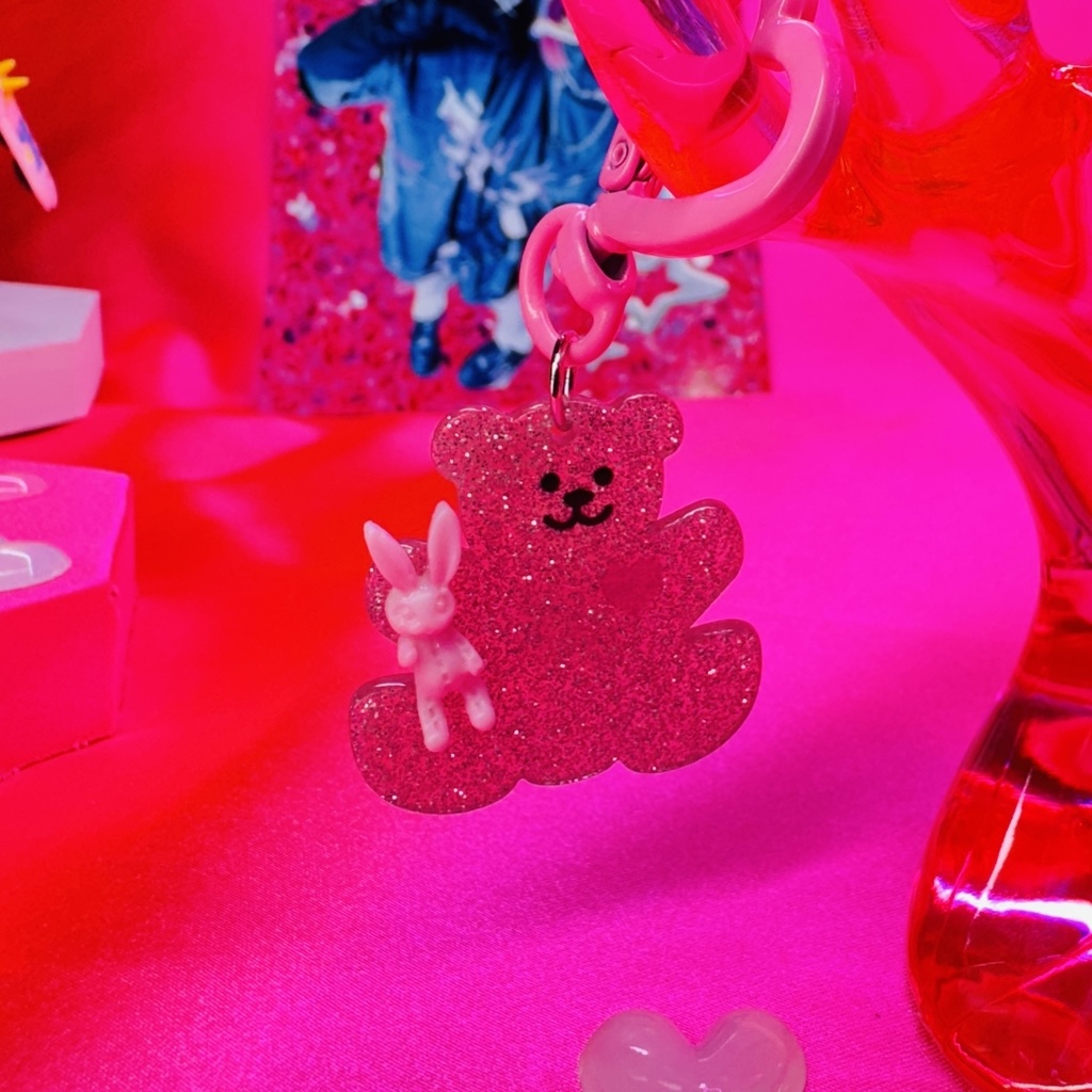 【キーホルダー】ウサ抱っこクマ【うすピンクのうさぎとクマ🐇🐻💕】