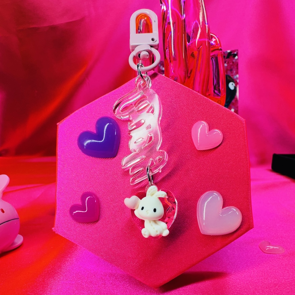 【キーホルダー】🩷を持ってる【ちっちゃい白うさぎ🤍】