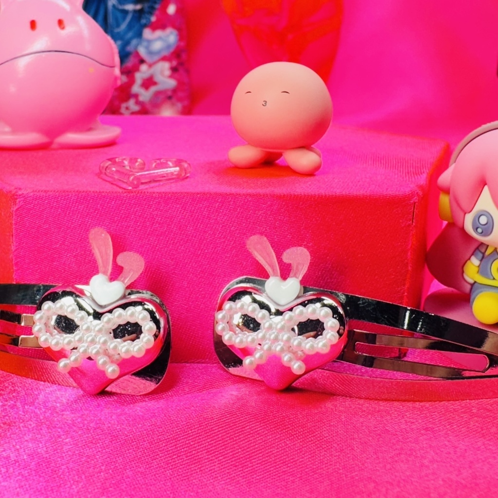 うさみみメタルハートのkawaiiなヘアクリップ🩷🤍