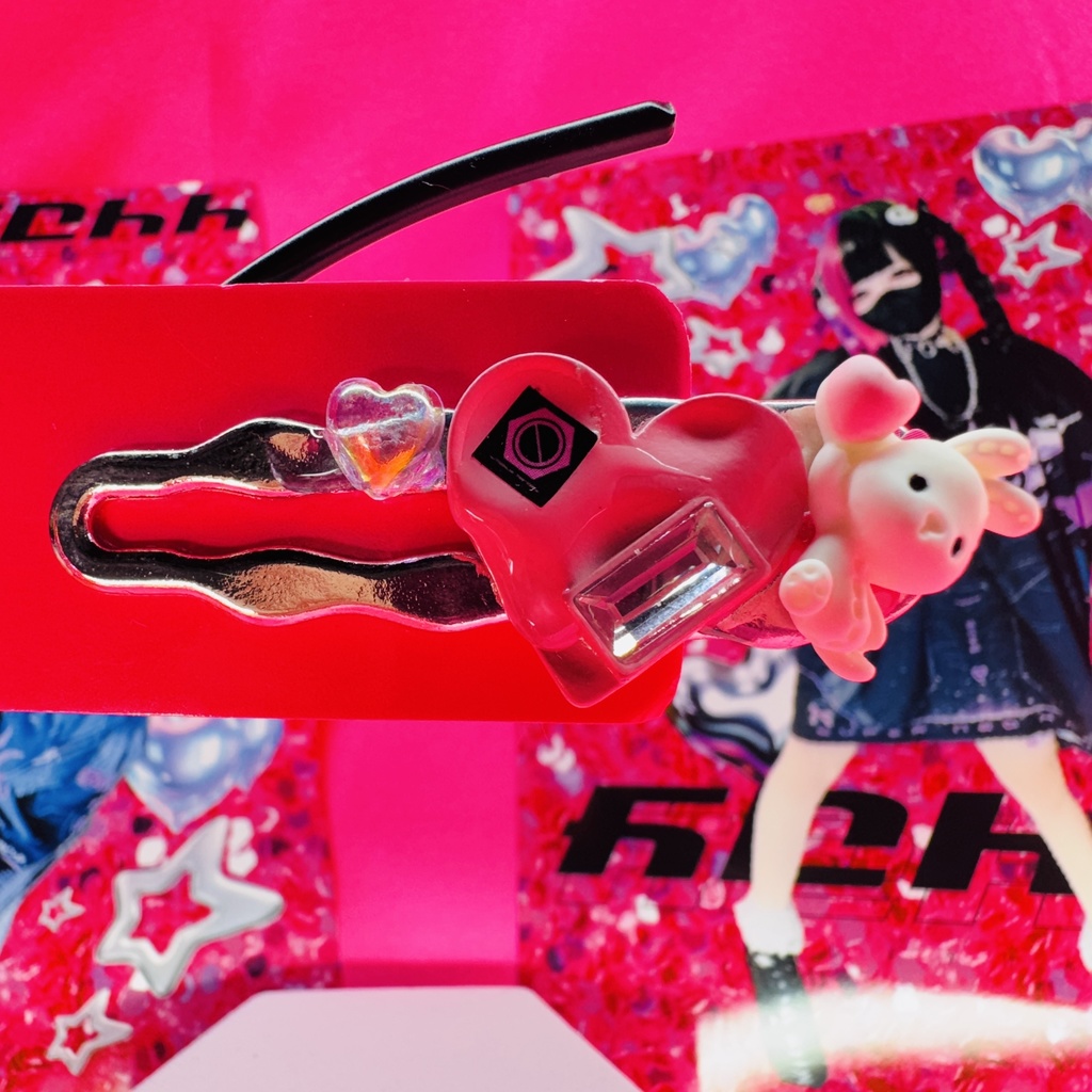 【ヘアクリップ】大きなハート横で🩷を持ってるマーキングプラス【ちっちゃい白うさぎ🤍】