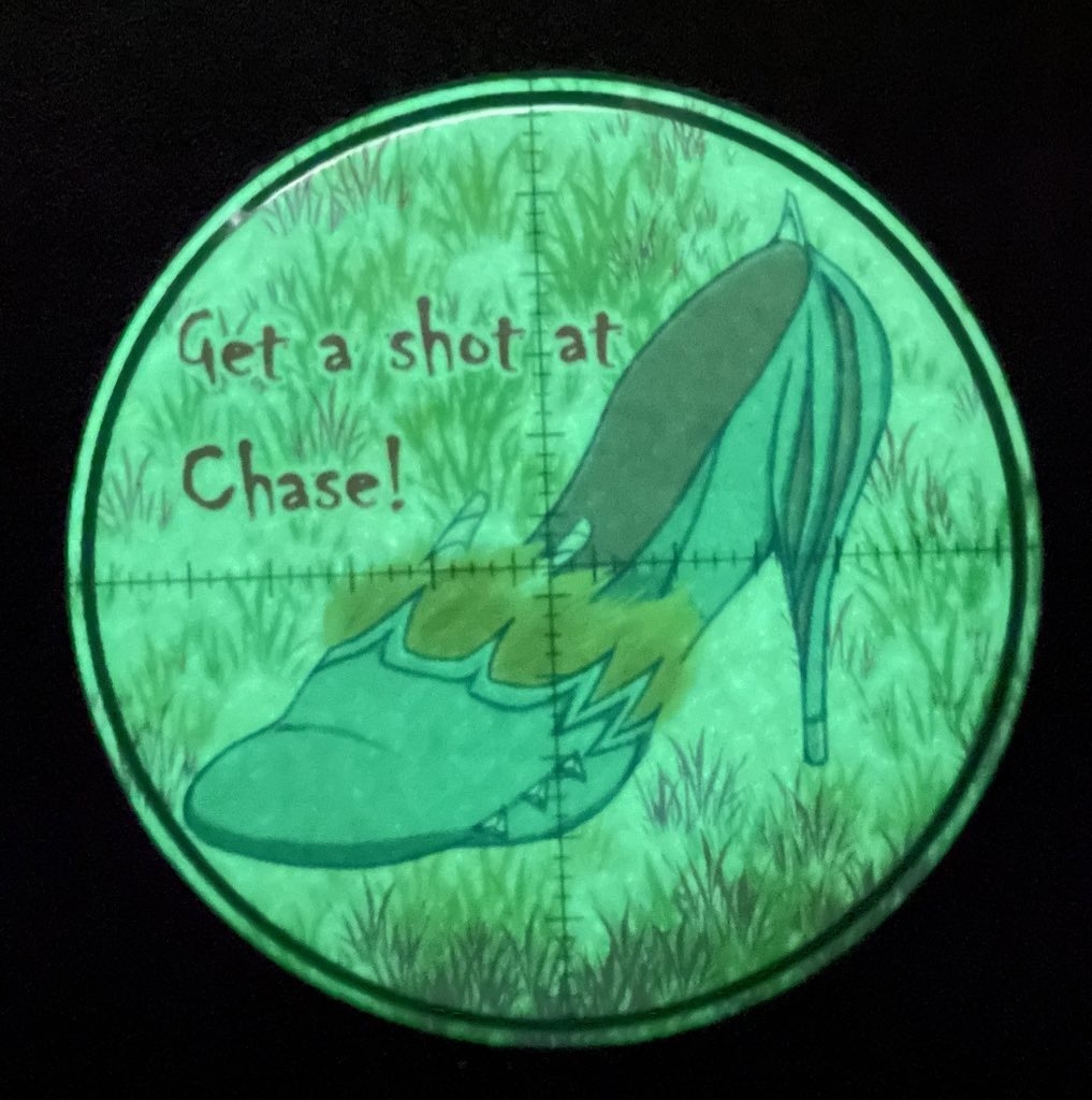 微かに光る缶バッジ3