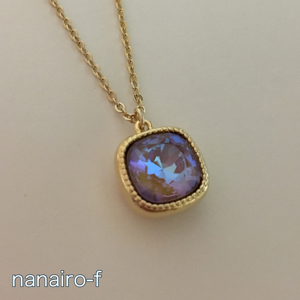 ミステリアスカラー*スワロフスキーペンダント
