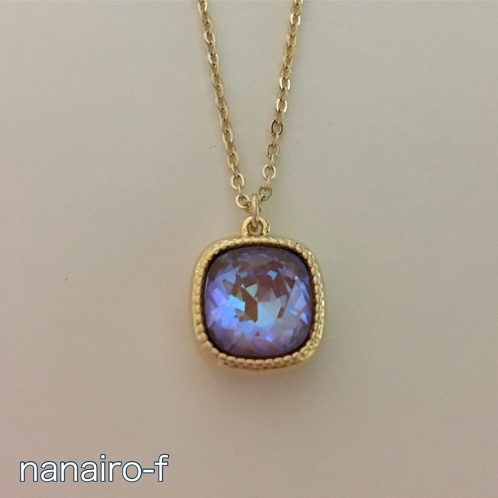 ミステリアスカラー*スワロフスキーペンダント