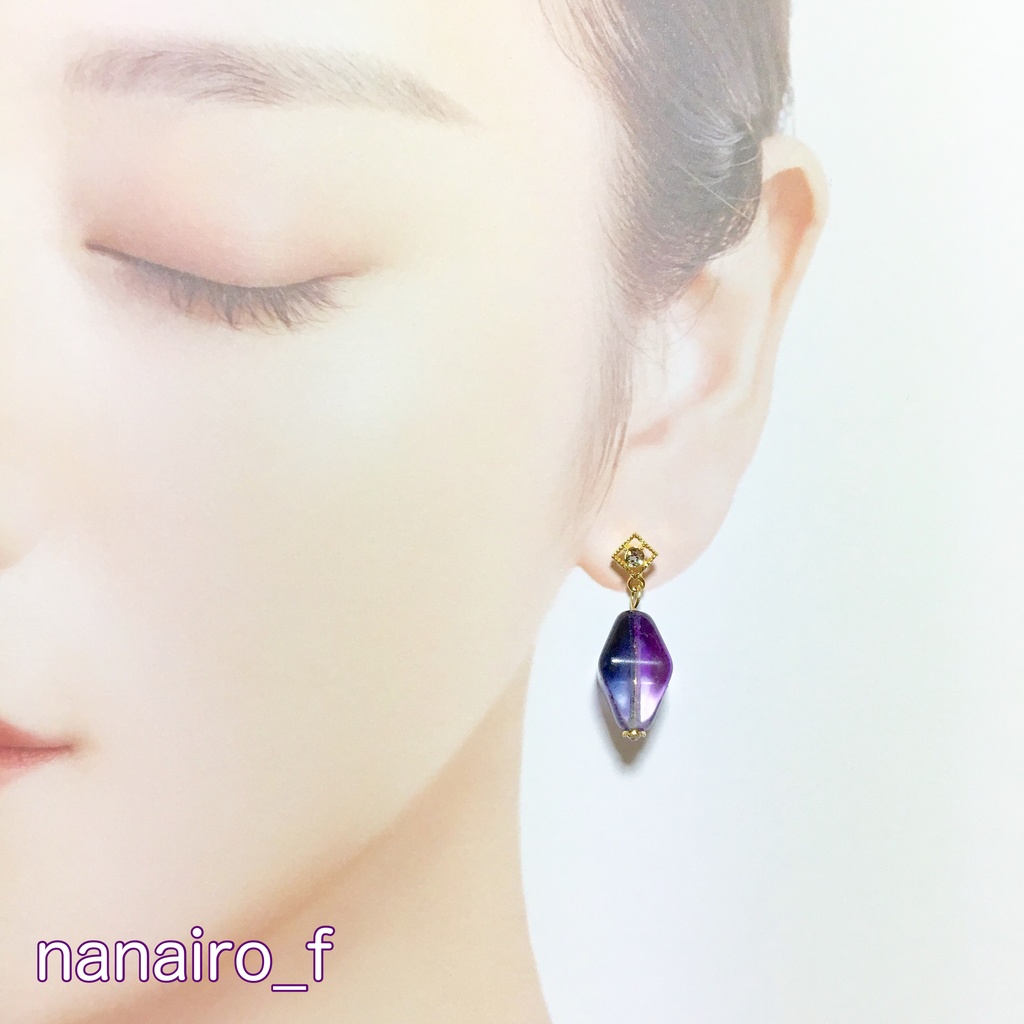 菱形チェコビーズのピアス(紫)