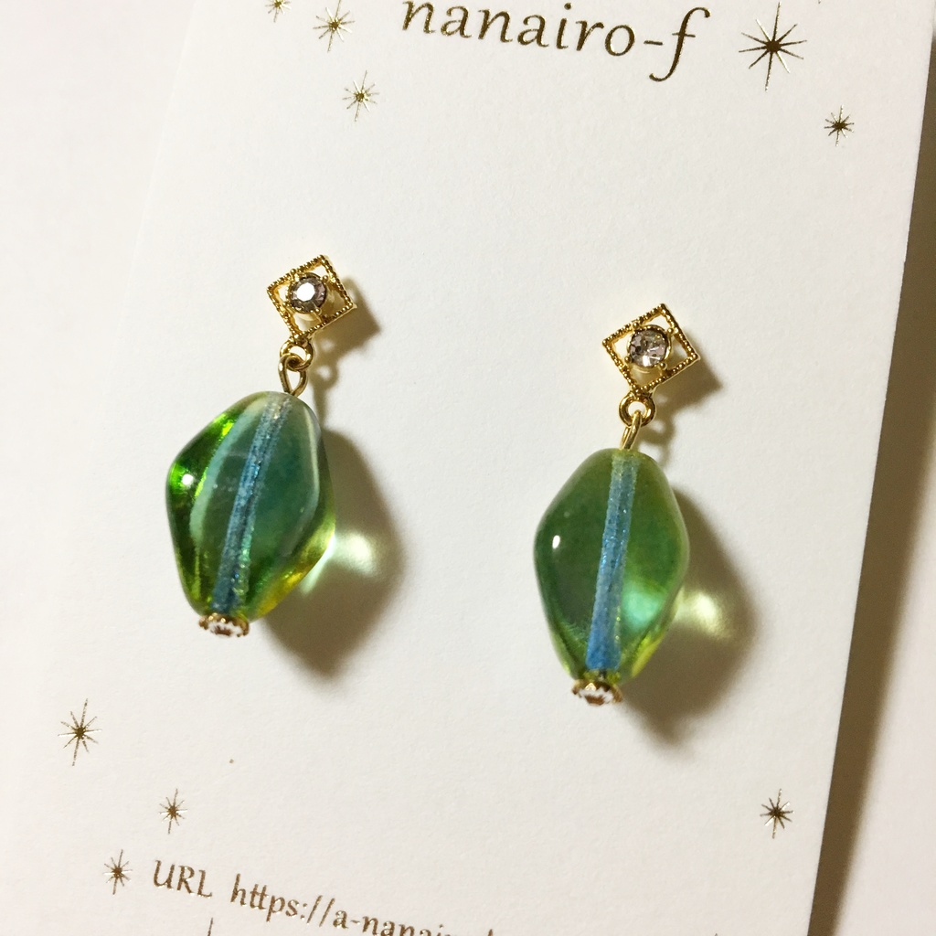 菱形チェコビーズのピアス(青緑)