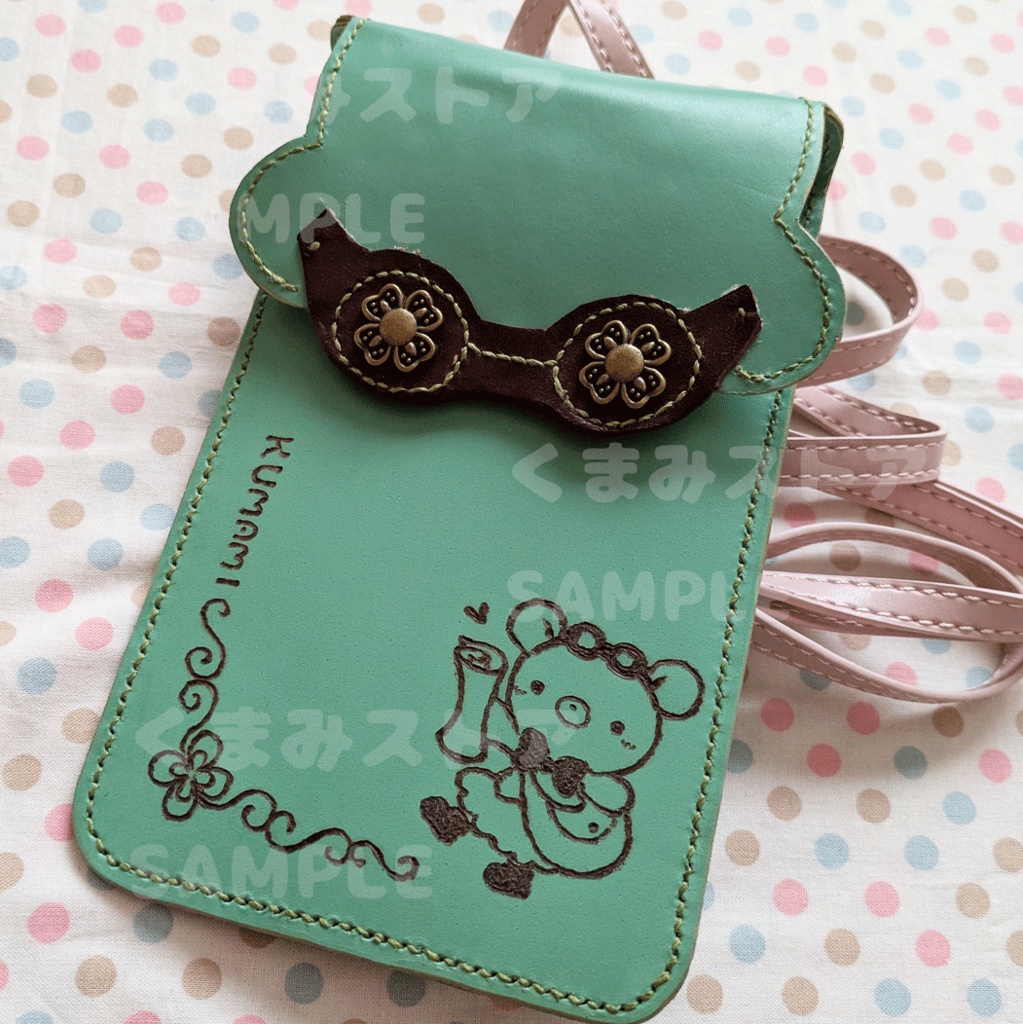 【コラボ商品】探検家くまみちゃん スマホショルダー