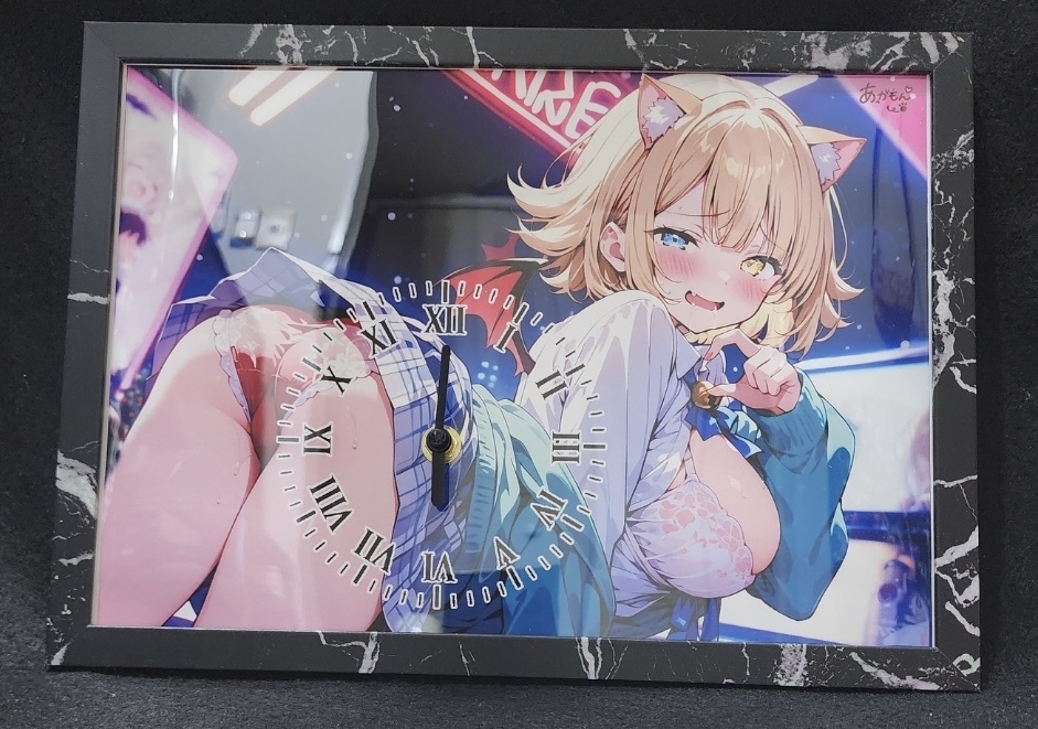 A4サイズの時計とイラストフレームセット(過去イラスト10枚付き)