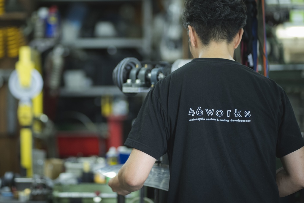 46works 2025 ロゴ T-shirt