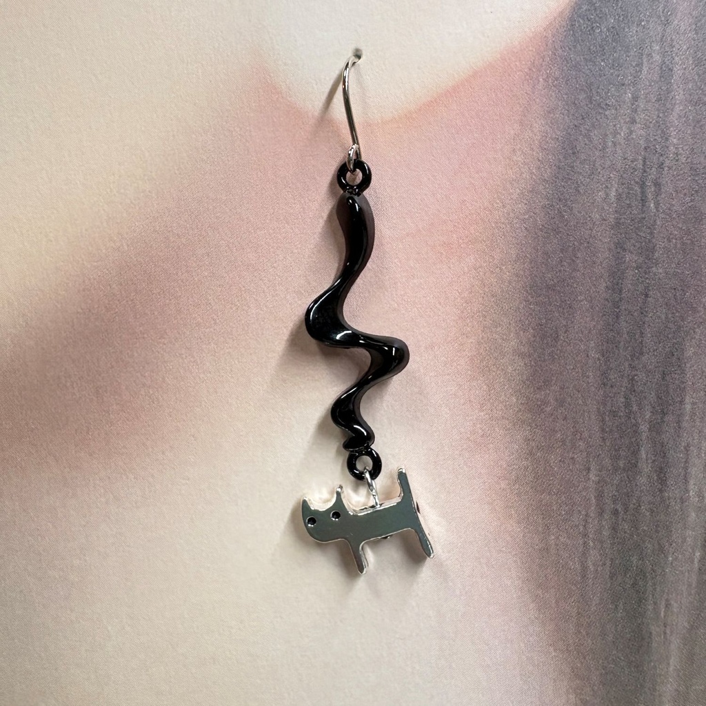 シュールなネコ ピアス/イヤリング